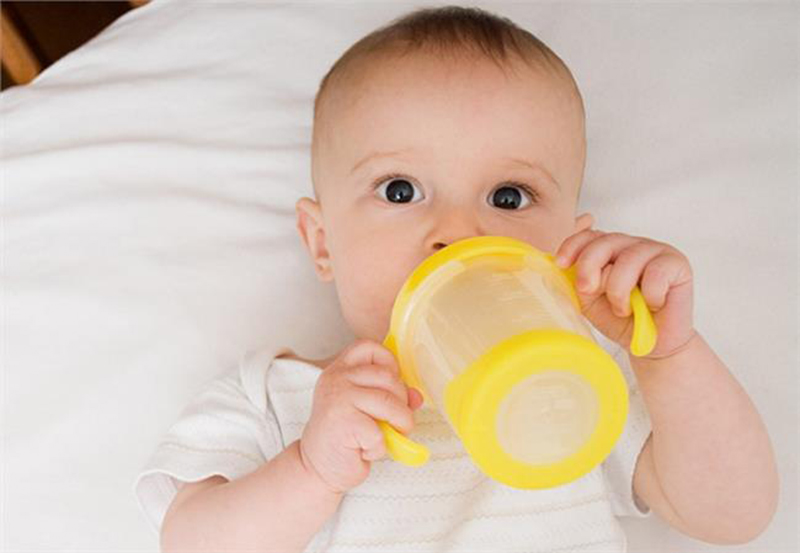 【育儿百科】你家宝宝用的奶瓶干净吗？